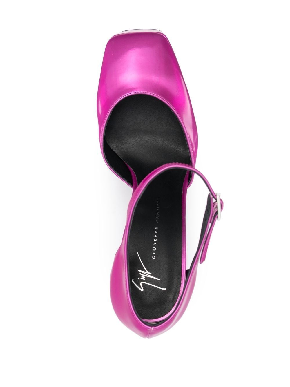 Giuseppe Zanotti con tacón de piel fucsia