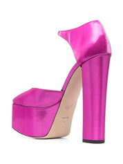 Giuseppe Zanotti con tacón de piel fucsia