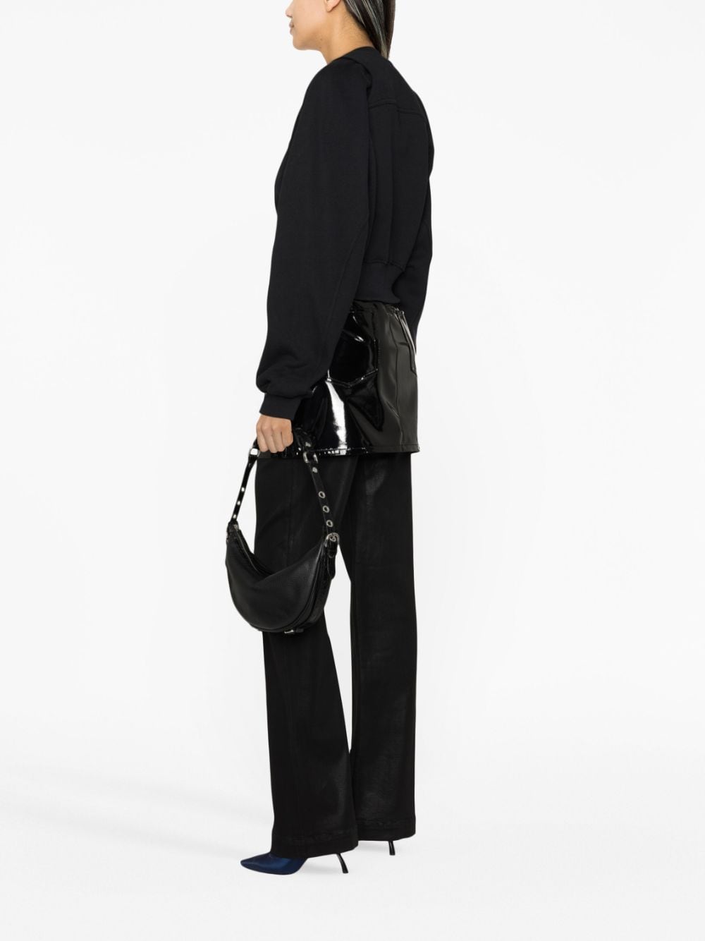 Pulls Off White Noir