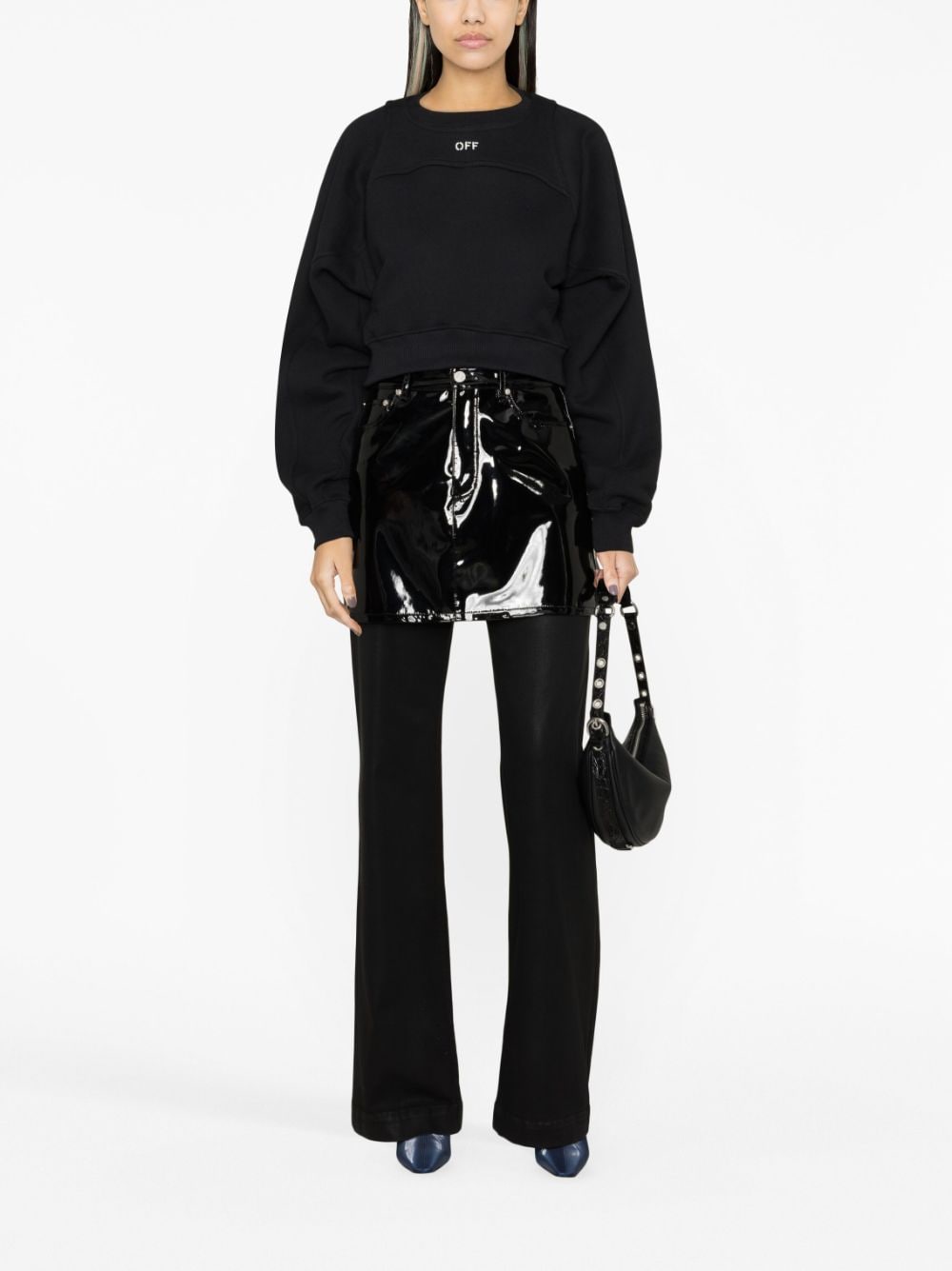 Pulls Off White Noir