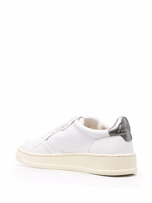 AUTRY Sneakers Silver — Effortless Shine, Everyday Comfort