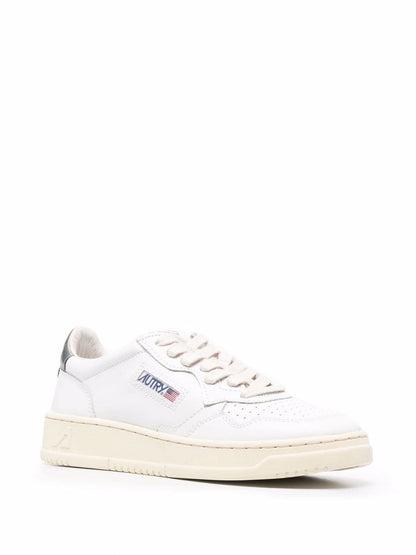 AUTRY Sneakers Silver — Effortless Shine, Everyday Comfort