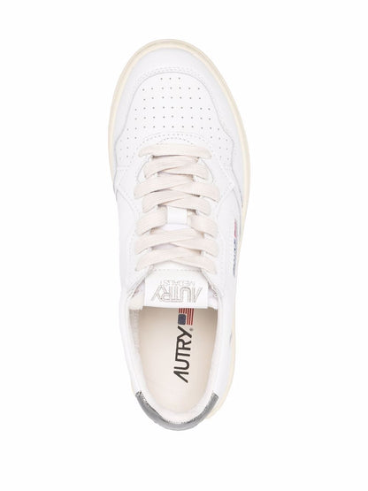 AUTRY Sneakers Silver — Effortless Shine, Everyday Comfort