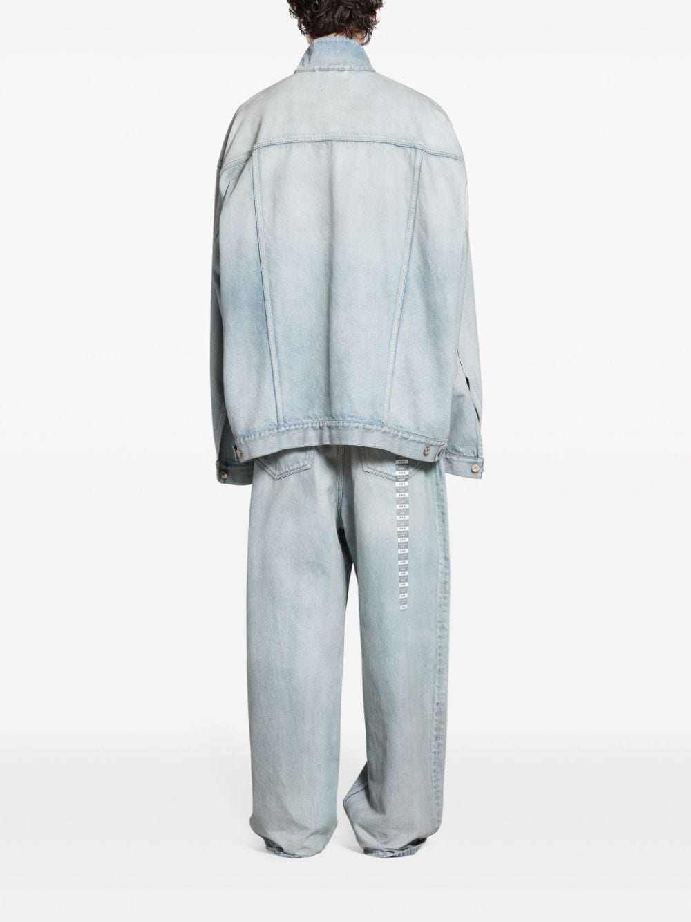 Chaqueta vaquera Balenciaga con bolsillos de solapa y hombros caídos