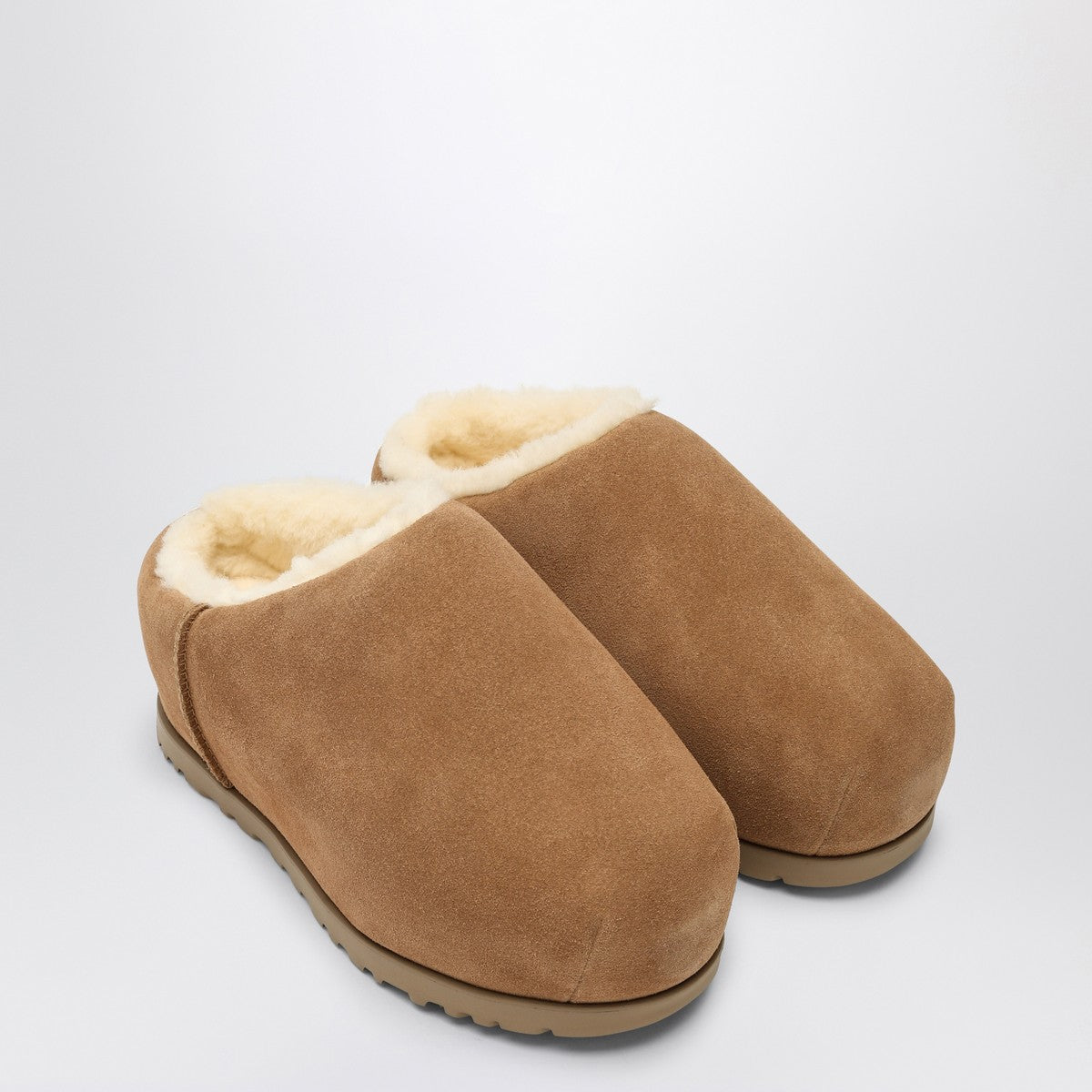 Ugg Pumped chestnut slipper in suede