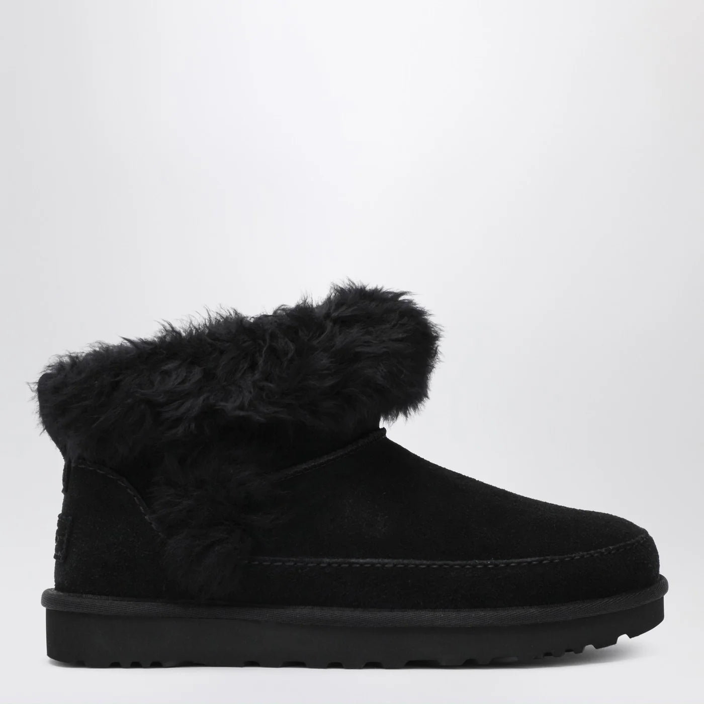 1173832SUE_R_UGG-BLK.a.webp