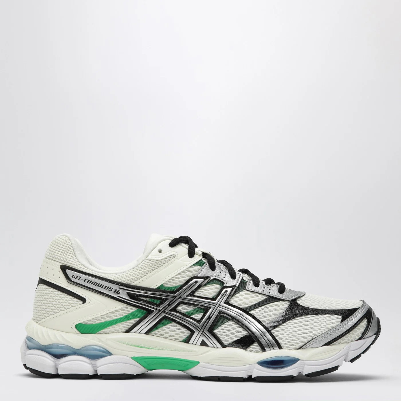ASICS Gel-Cumulus 16 Sneakers in Ivory/Pure Silver