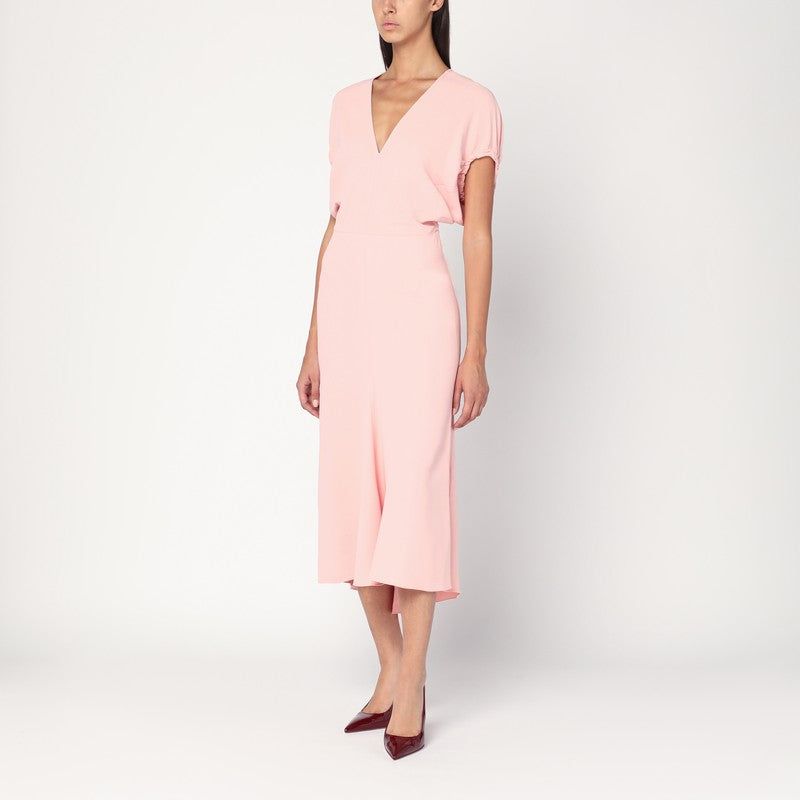Vestido midi de satén rosa de Victoria Beckham