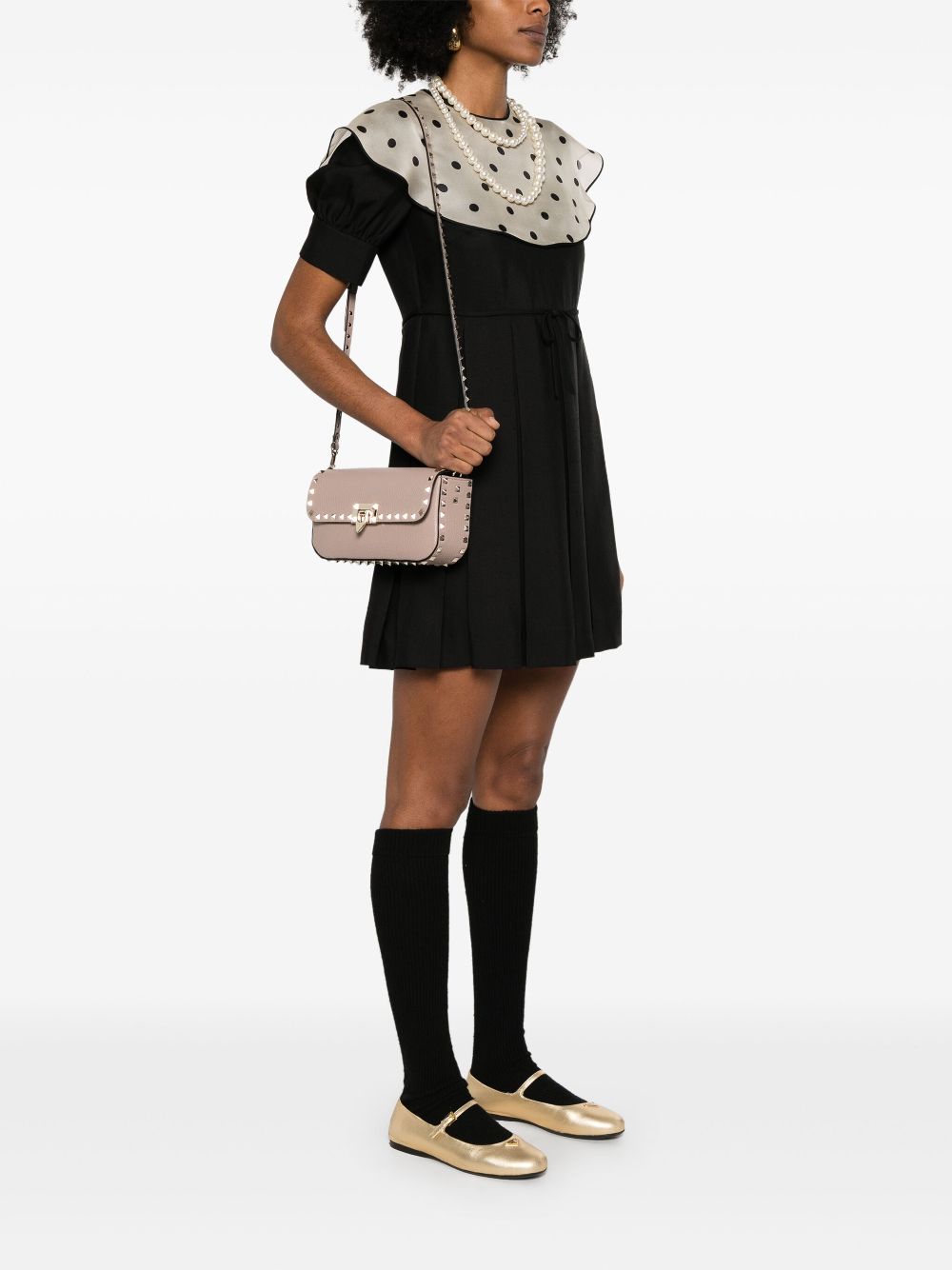 Sacs Valentino Garavani. Sac bandoulière en cuir poudré