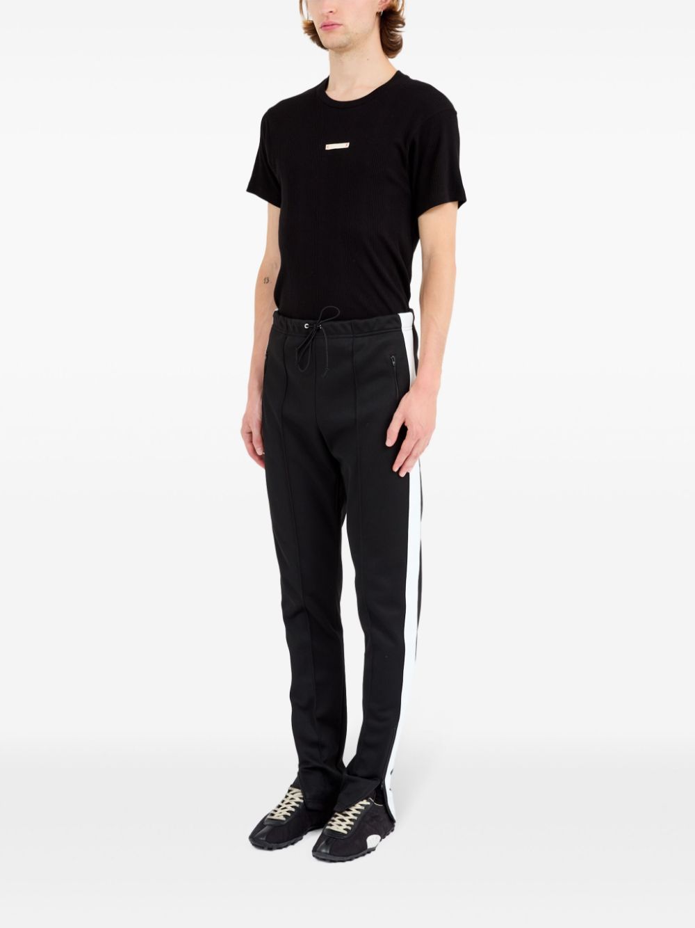 Pantalon Maison Margiela noir avec détails à rayures
