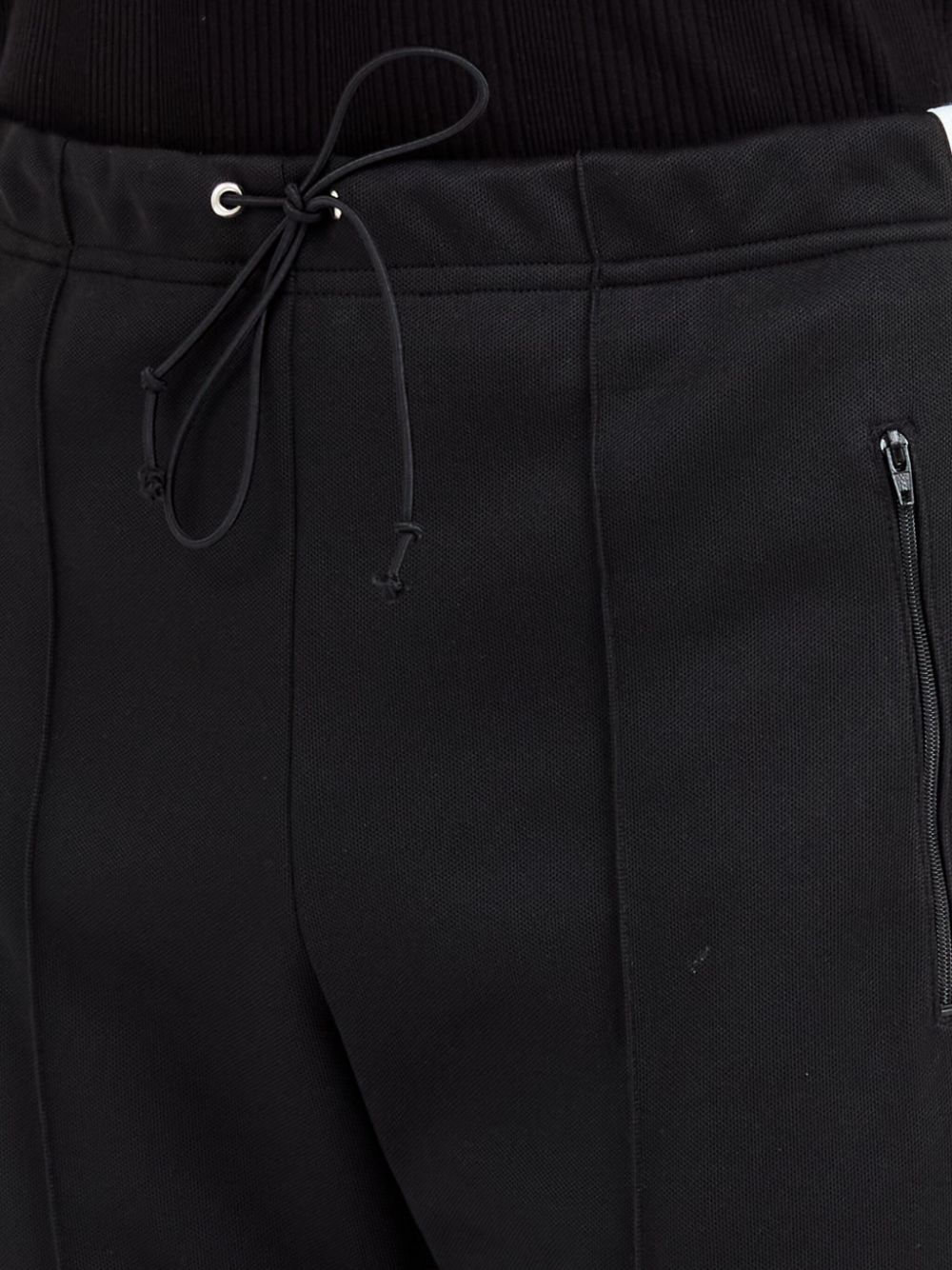 Pantalon Maison Margiela noir avec détails à rayures
