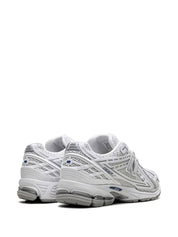 Baskets New Balance en maille blanche avec bordure en similicuir