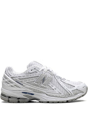 Baskets New Balance en maille blanche avec bordure en similicuir