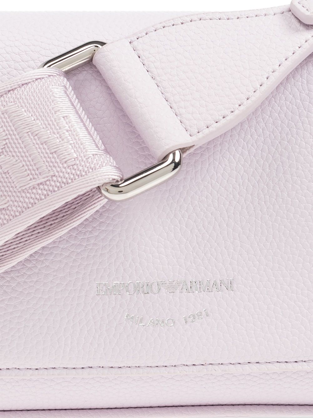 Bolso de hombro rosa claro con estampado del logotipo de Emporio Armani