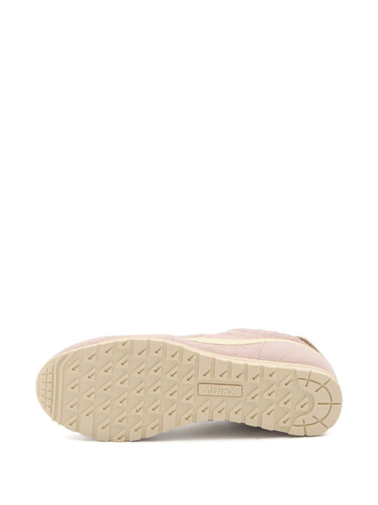 AUTRY Sneakers Powder — Powder‑pink leather sneakers