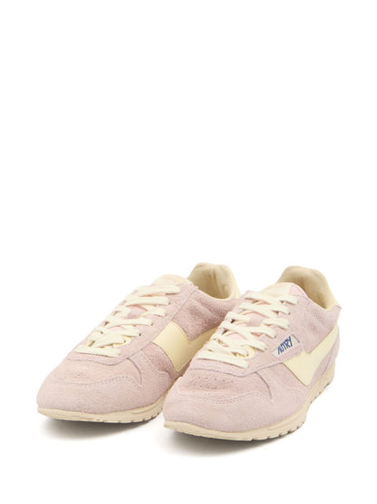 AUTRY Sneakers Powder — Powder‑pink leather sneakers