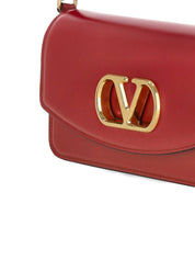 Sacs Valentino Garavani. Sac bandoulière en cuir rouge