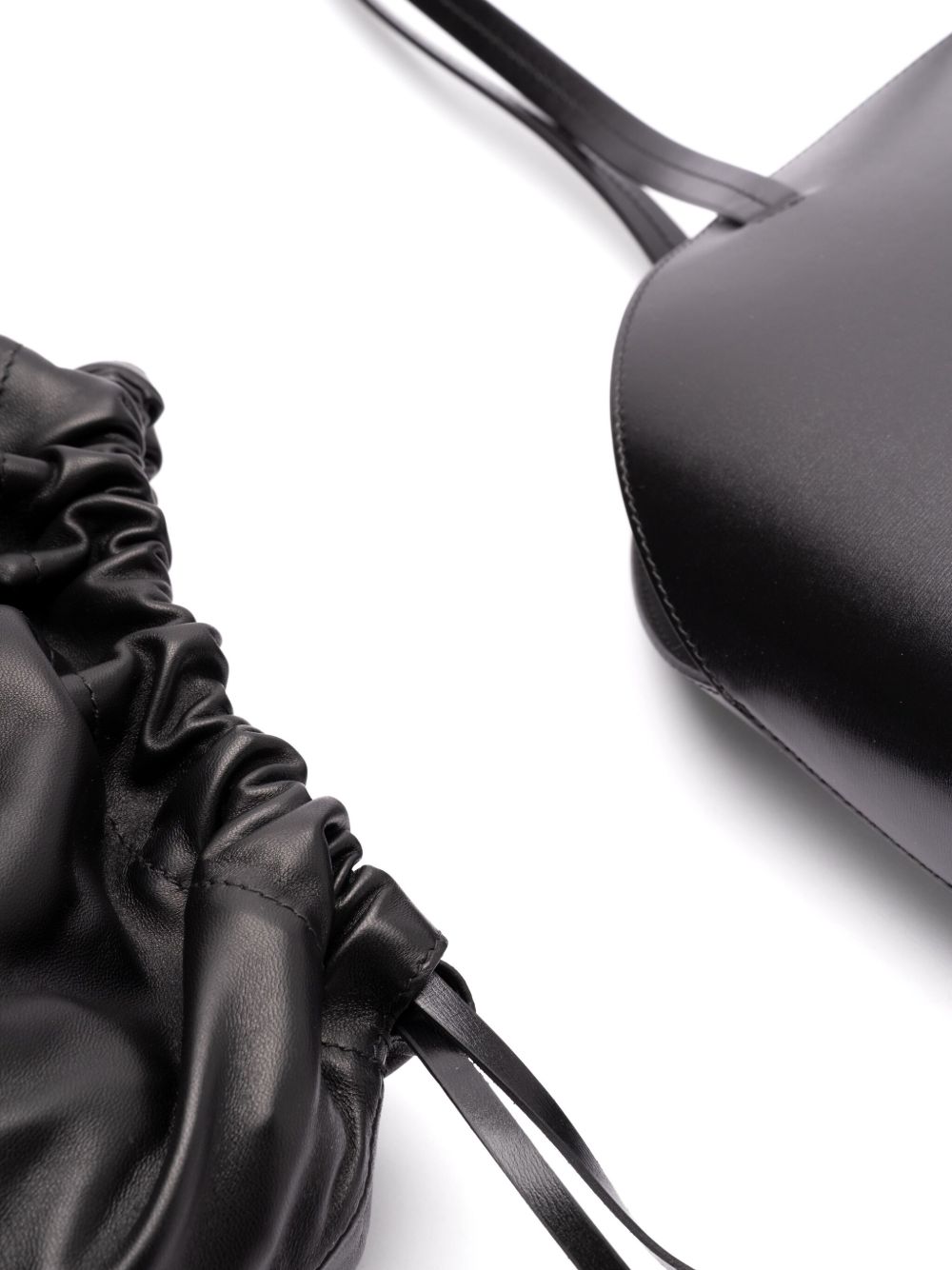 Sacs Jil Sander. Sac bandoulière en cuir noir