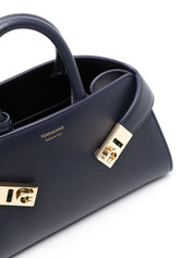 Sacs Ferragamo. Mini sac fourre-tout en cuir bleu