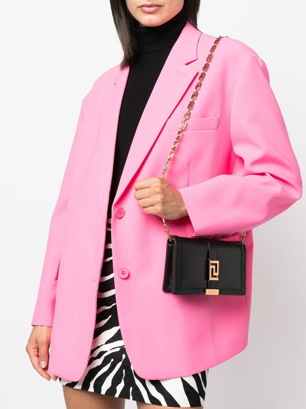 Bolsos Versace.. Bandolera de piel de becerro negra