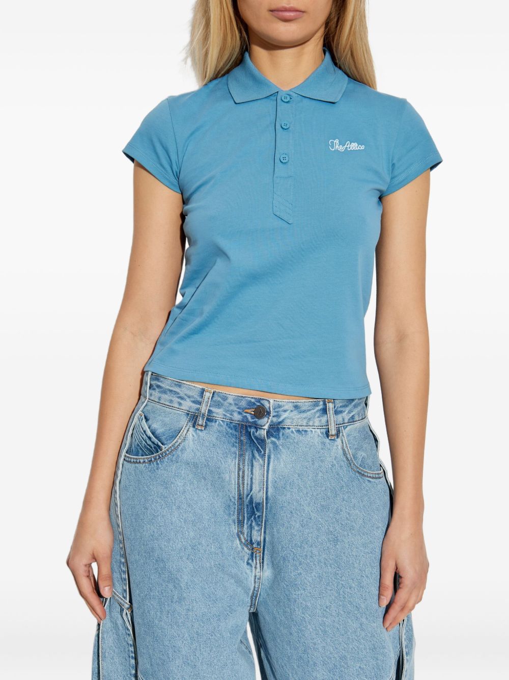 Le polo Attico en jersey bleu clair