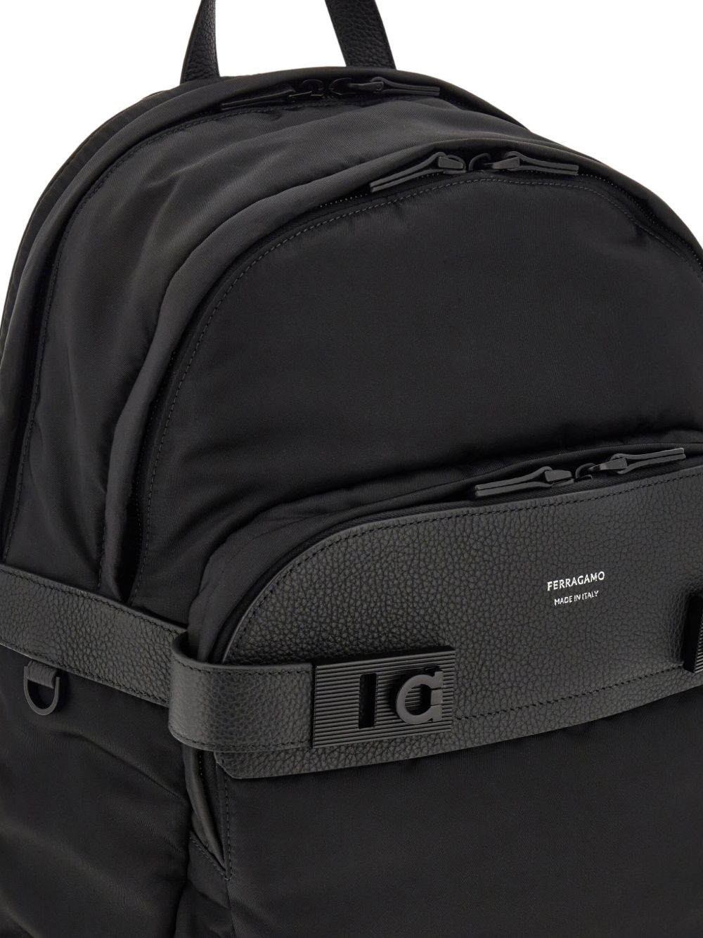 Sacs Ferragamo. Sac à dos en nylon noir