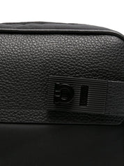 Sacs Ferragamo. Sac bandoulière noir en cuir de veau