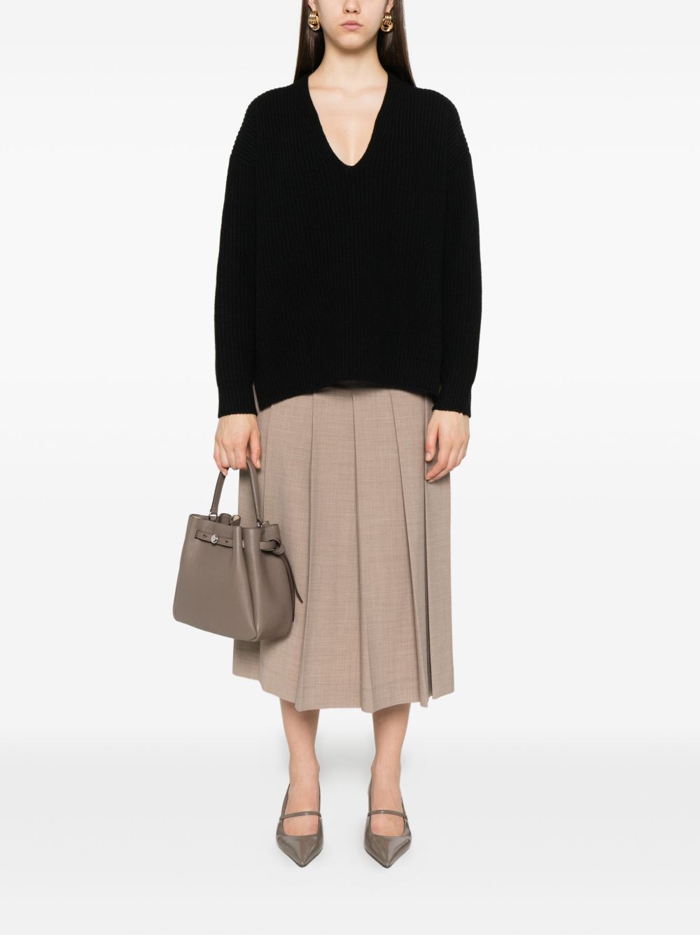 Fabiana Filippi Pulls Noir