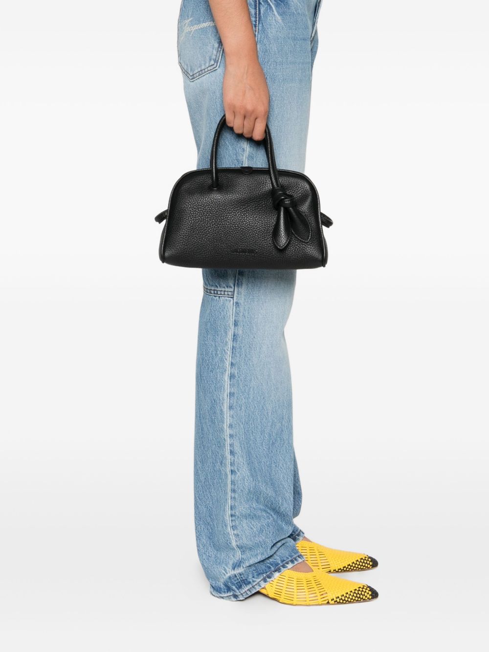 Bolsos JACQUEMUS.. Bolso de mano de piel de becerro negra