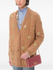 Bolsos Valentino Garavani. Cartera de terciopelo empolvado con cadena.