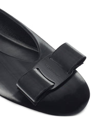 Chaussures plates Ferragamo en soie noire et cuir nylon