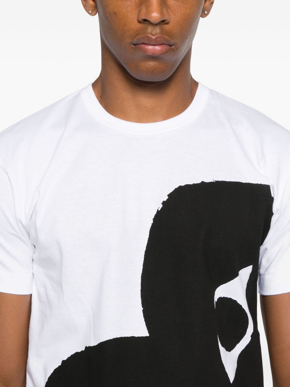Comme des Garçons White T-Shirt: Effortless Elegance