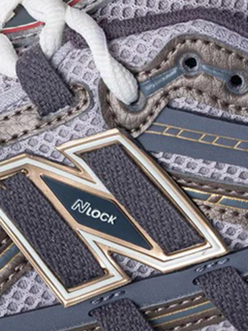 New Balance Sneakers Brown