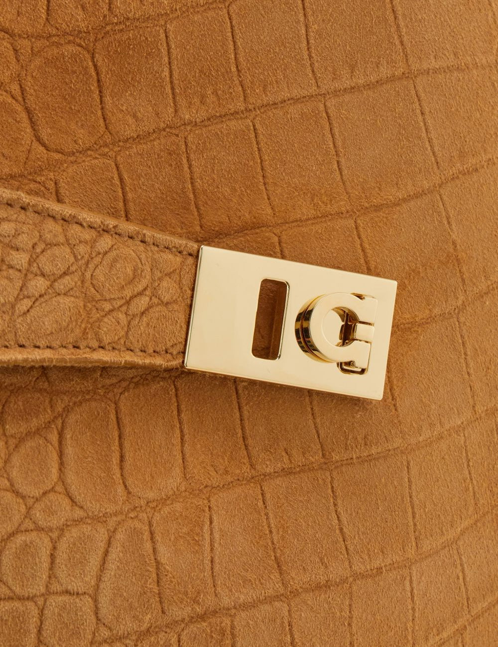 190179105---ss26---ferragamomain---219816792869033_1_p.jpg