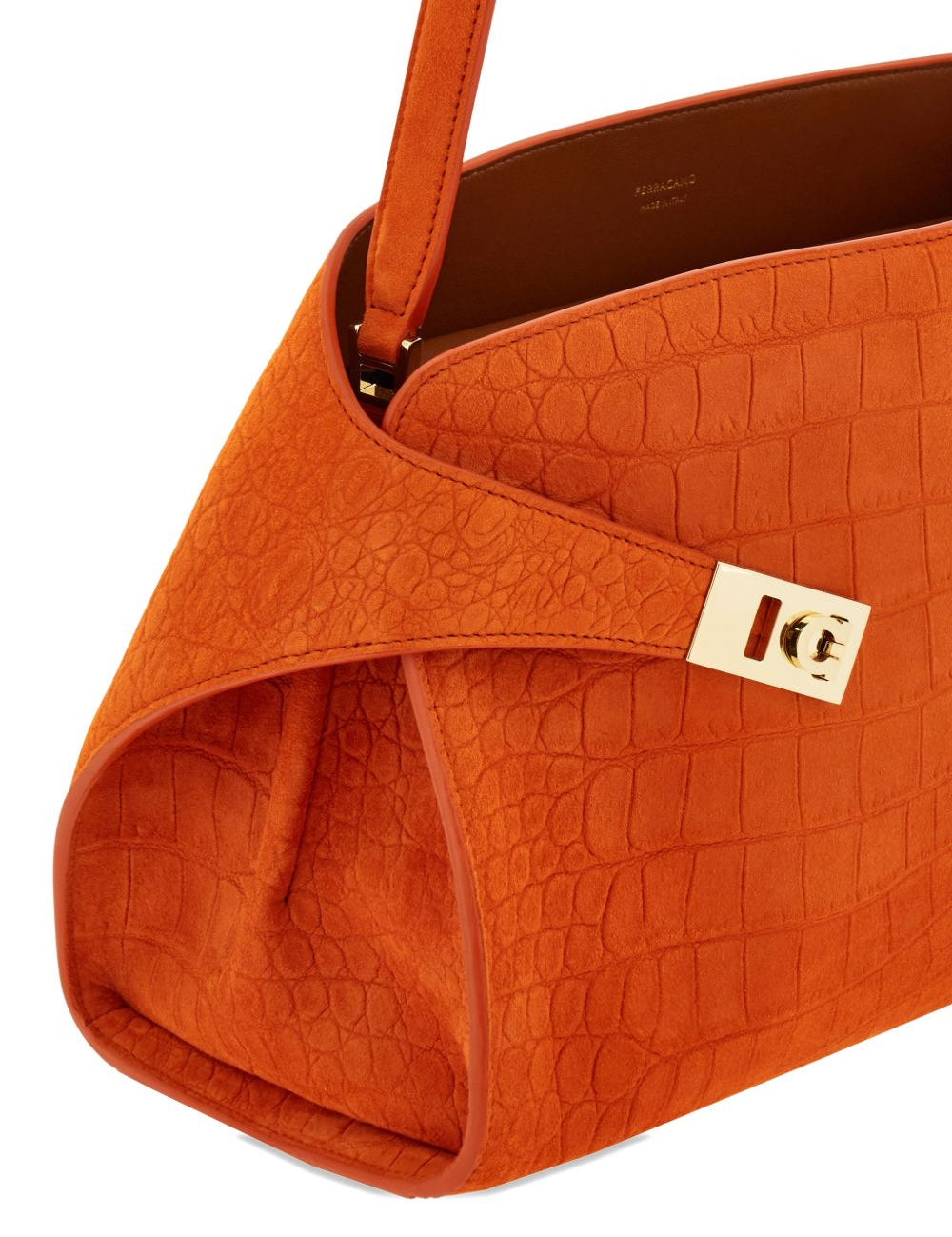190179112---ss26---ferragamomain---219816792870034_1_p.jpg