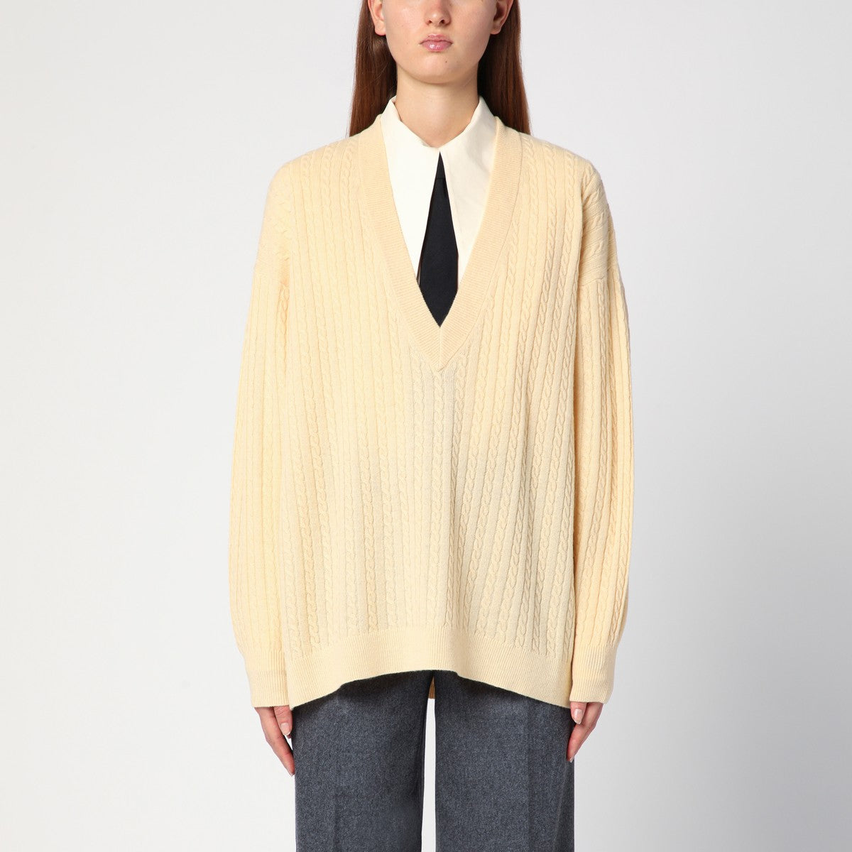 Light Yellow Como Wool‑Cashmere Pullover — Oversized V‑Neck