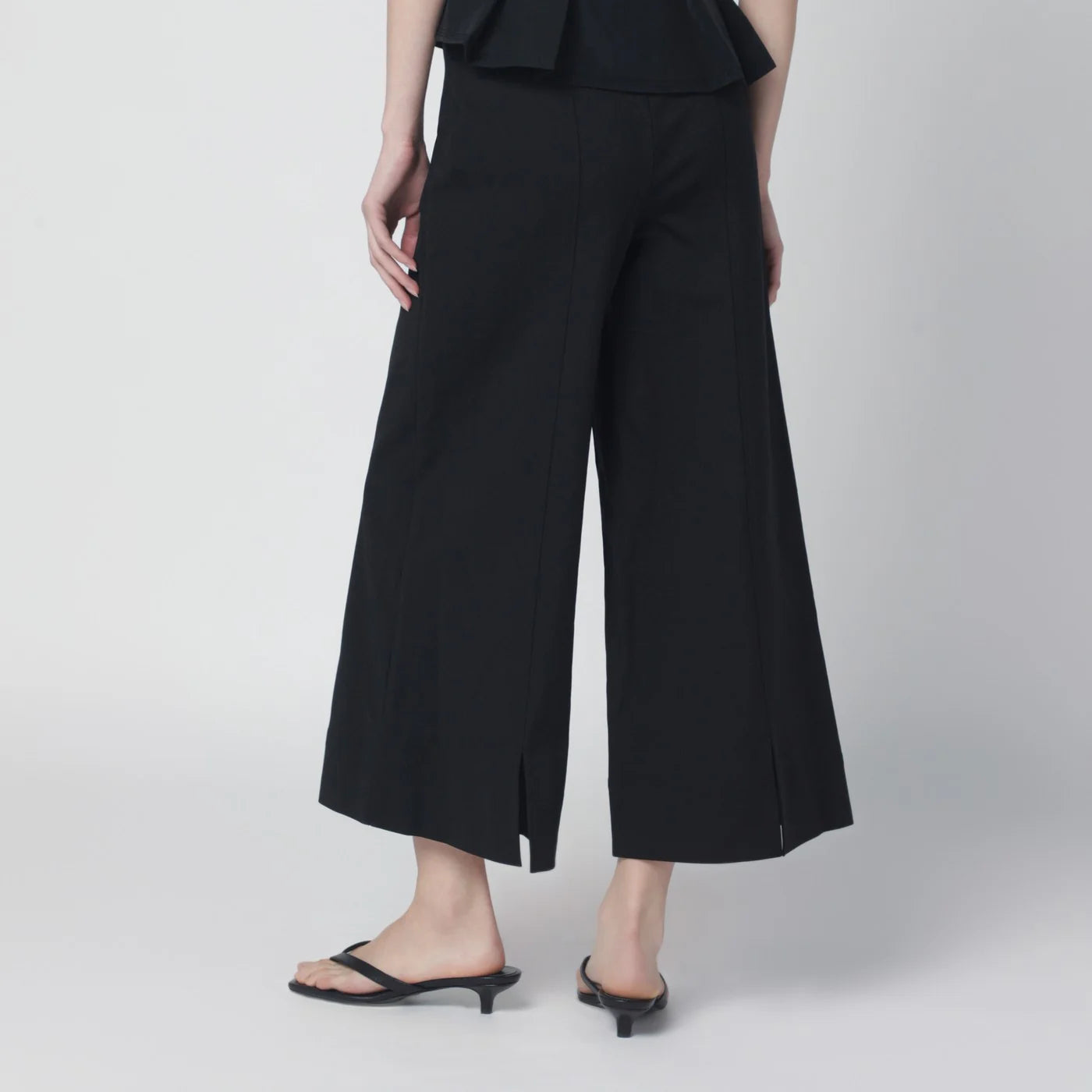 SIMKHAI Kallin black shorts