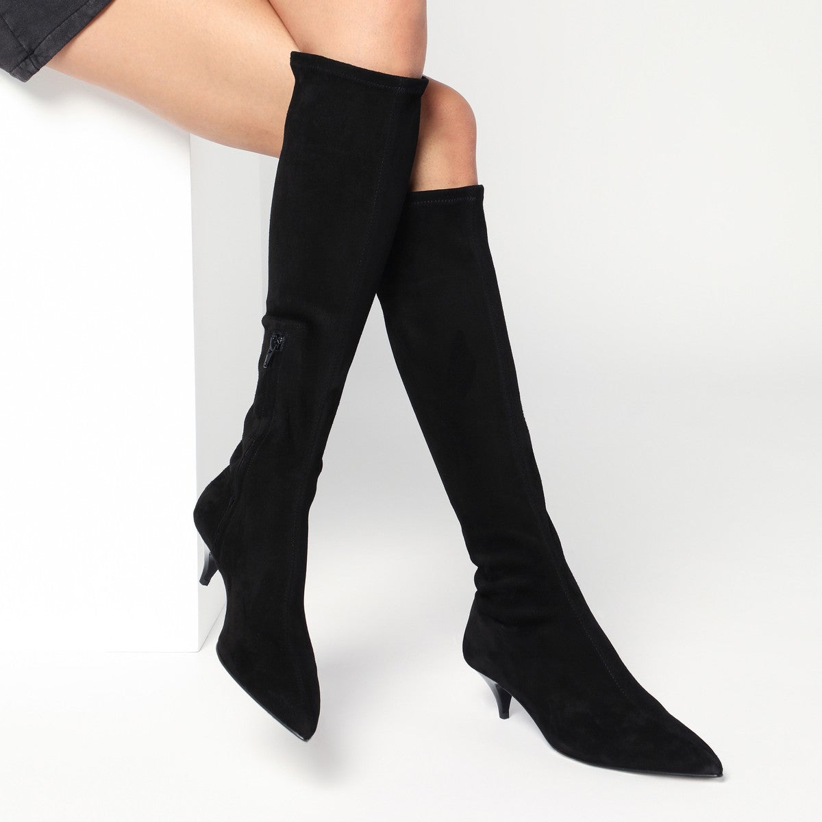 A.EMERY Les bottes Oscar en daim noir