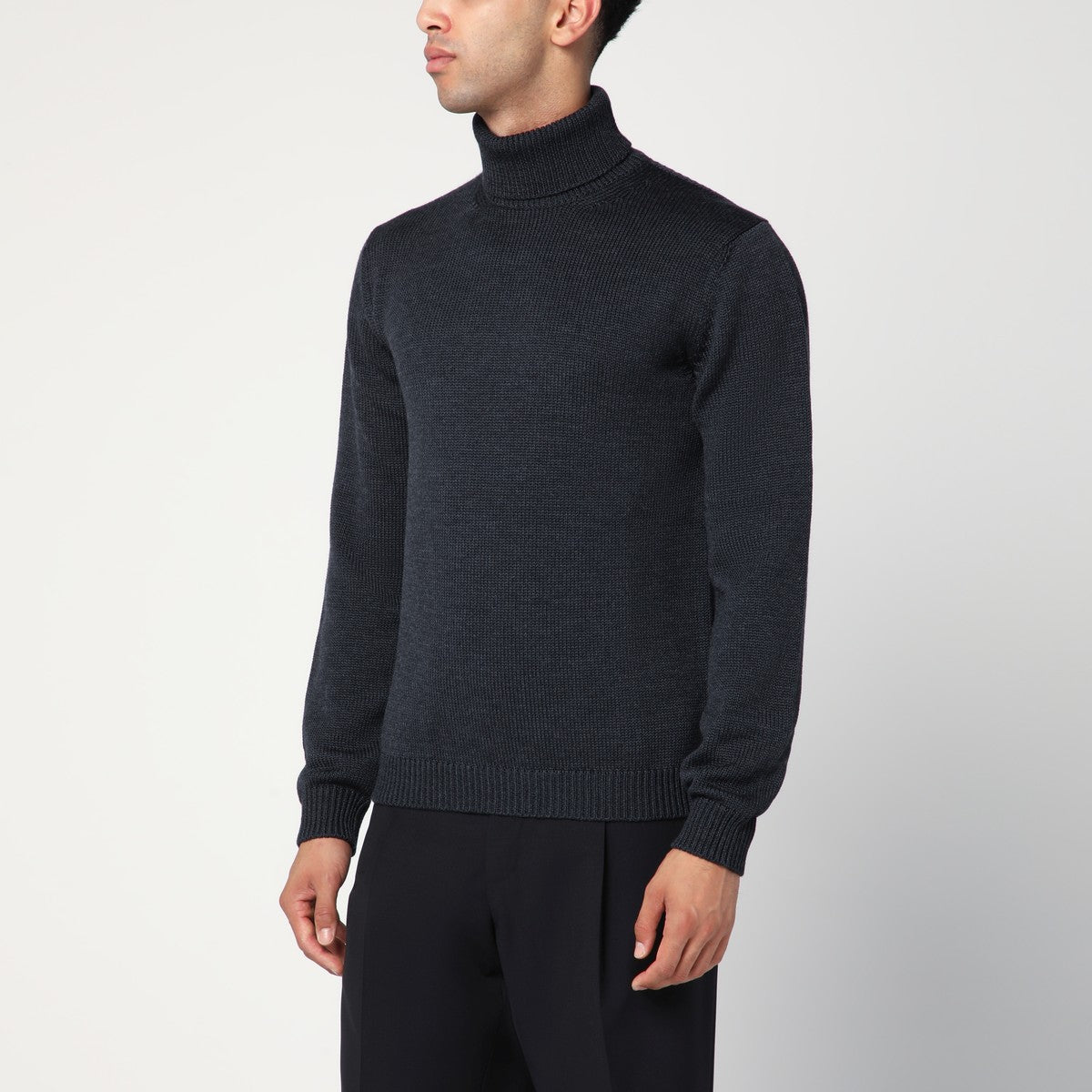 Roberto Collina Anthracite grey wool turtleneck sweater in fine knit