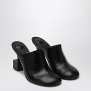 Jacquemus Mule noire à talon géométrique