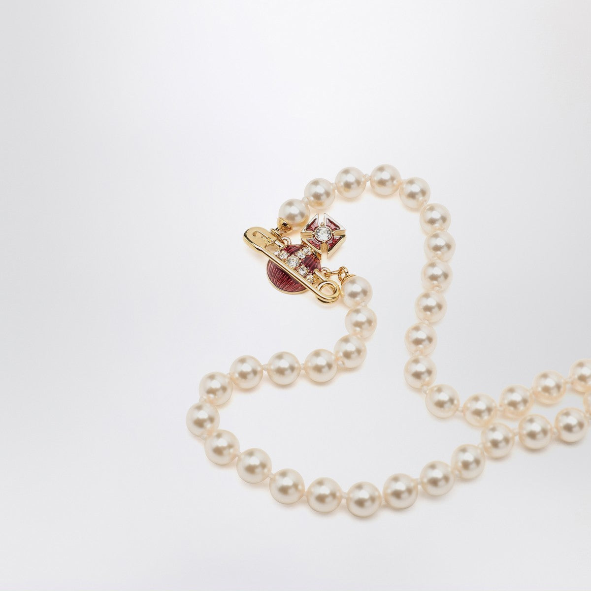 Vivienne Westwood Kitty Pearl necklace in gold finish