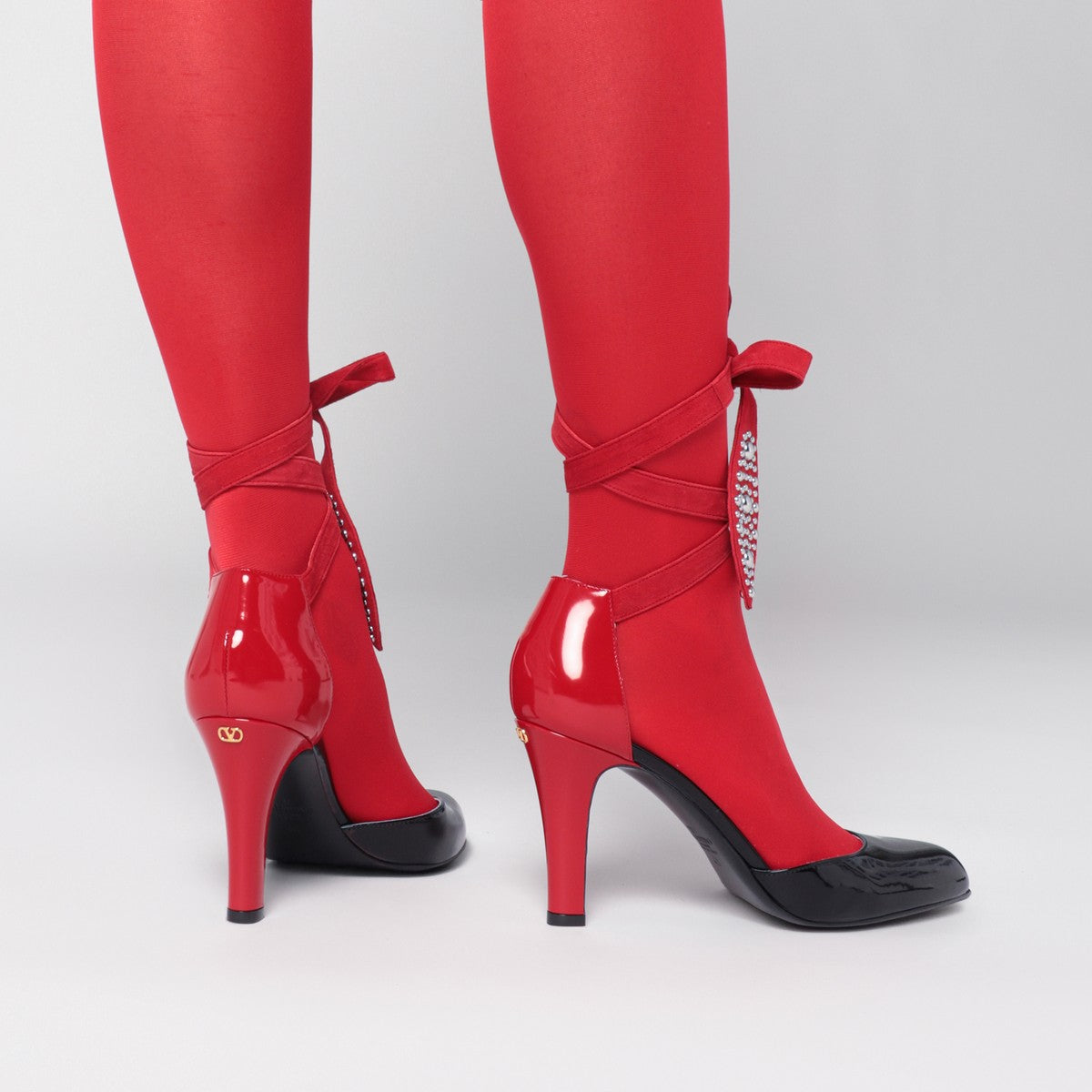 Décolleté Foliefoliage noir et rouge Valentino Garavani en cuir