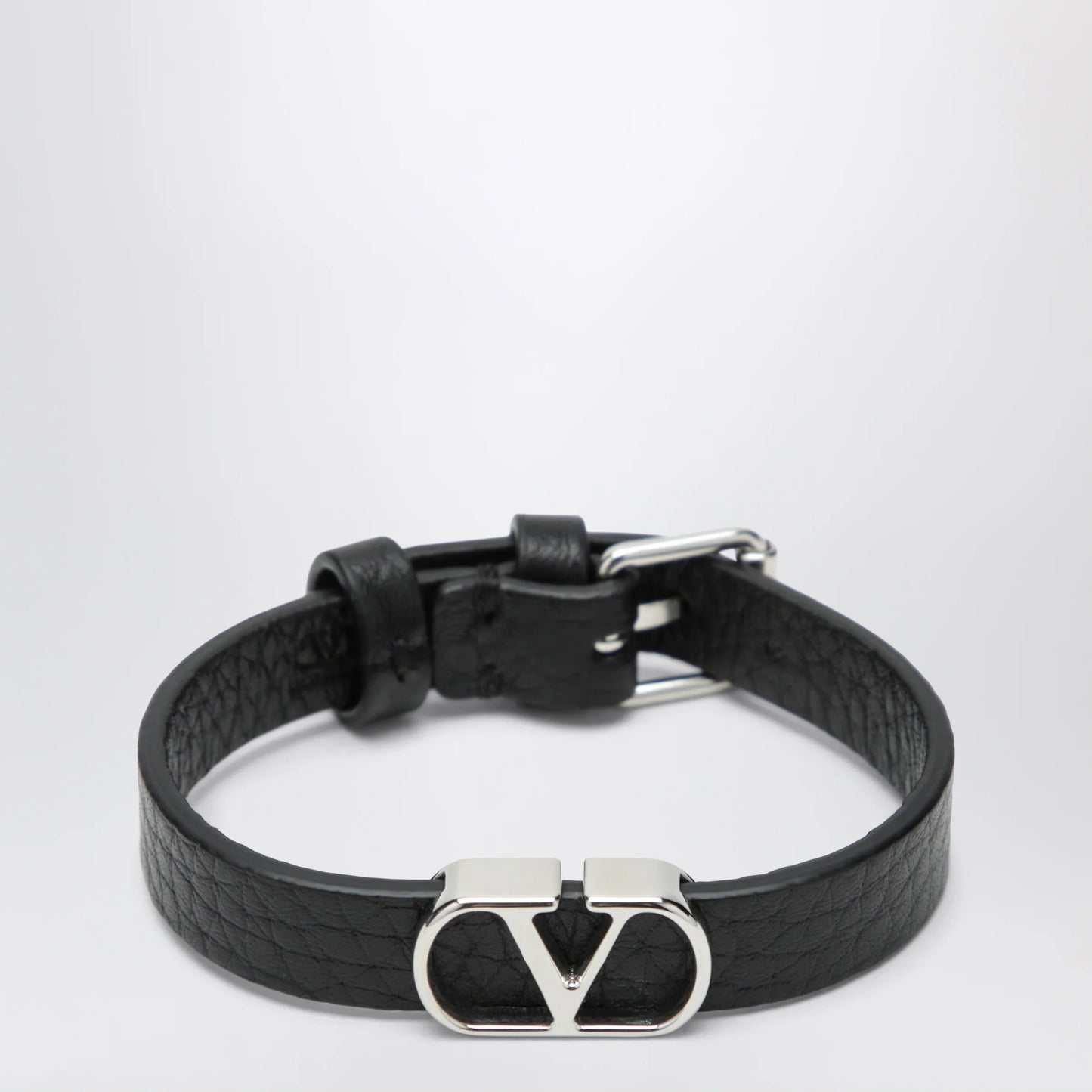 Valentino Garavani VLogo Signature bracelet in grained calfskin leather, black