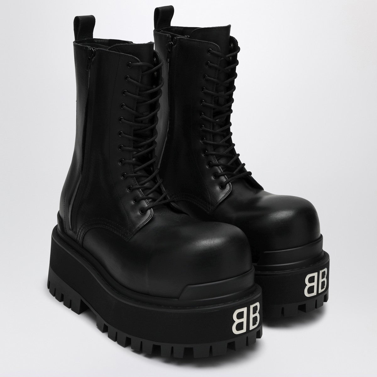 Balenciaga Giant platform boot in black