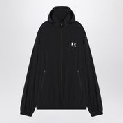 Veste coupe-vent noire Balenciaga collaborant avec Under Armour