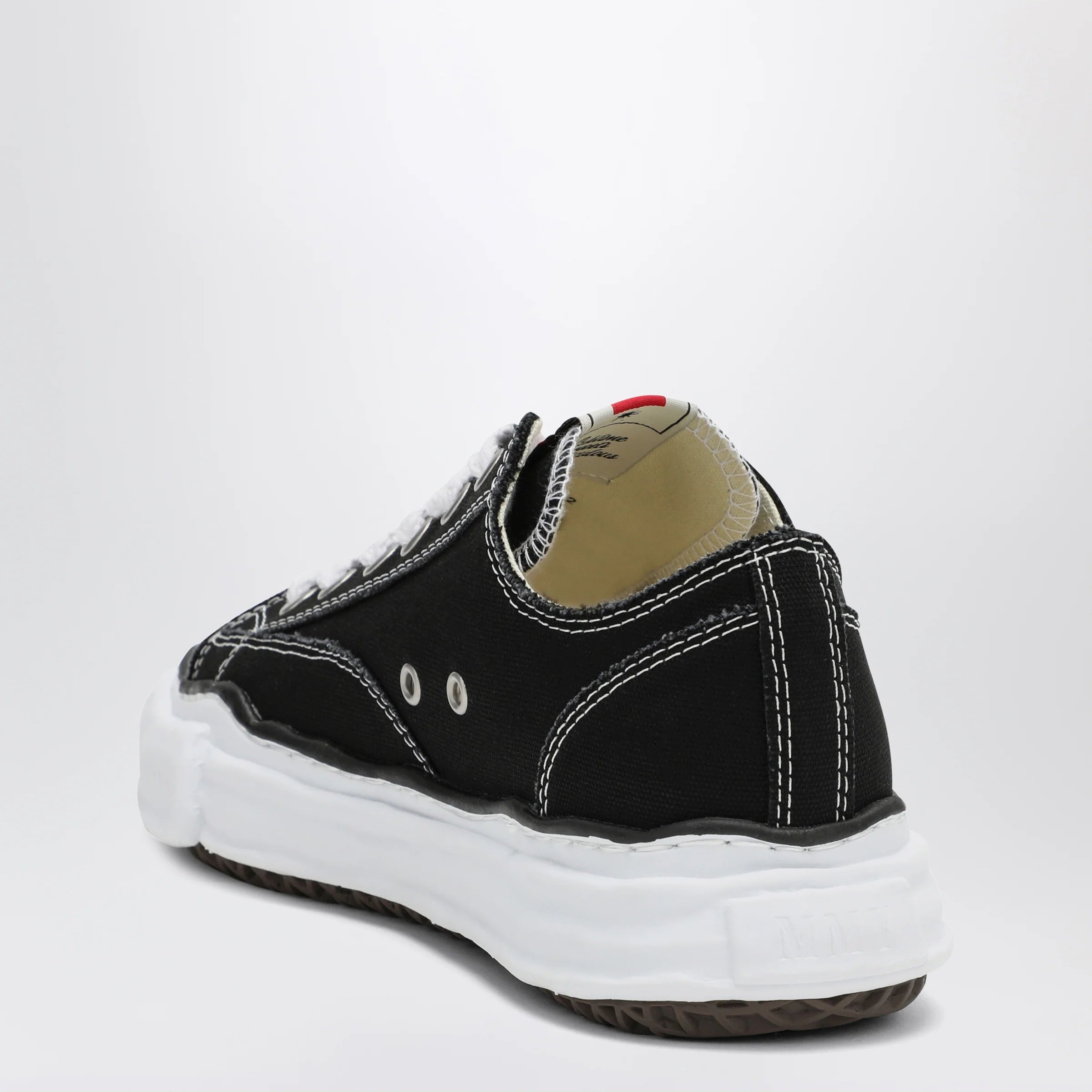 A01FW702CO_S_MIHAR-BLK.d.webp