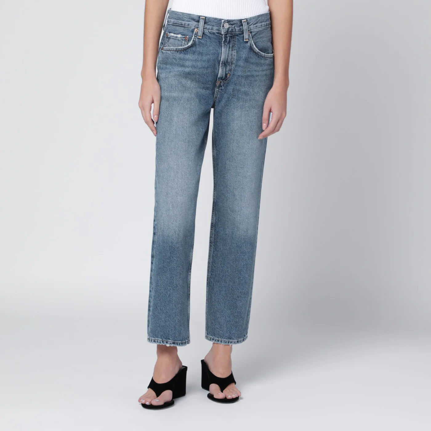 A195B1601_S_AGOLD-SURRD.a.webp