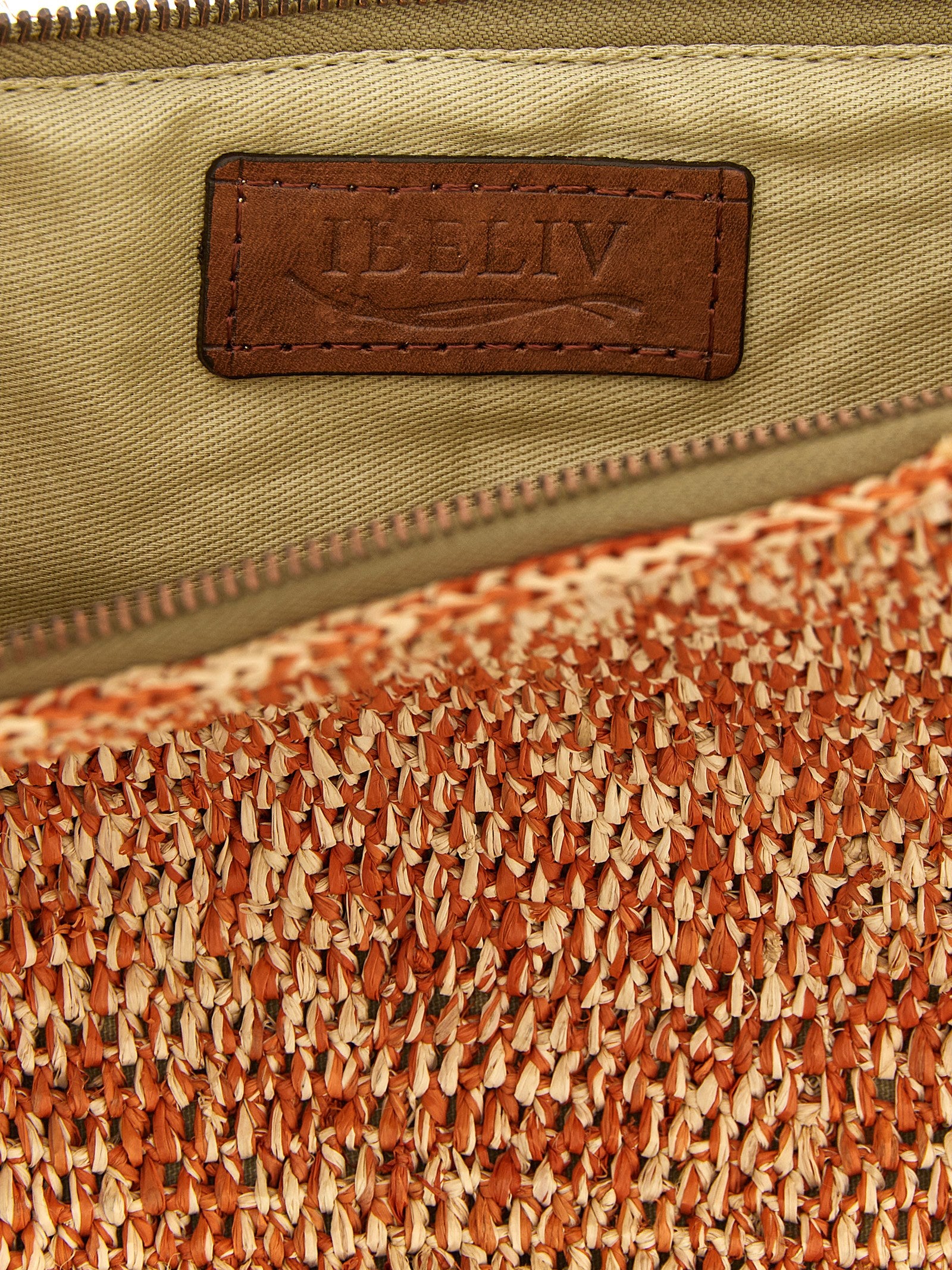 Ibeliv Ampy Clutch
