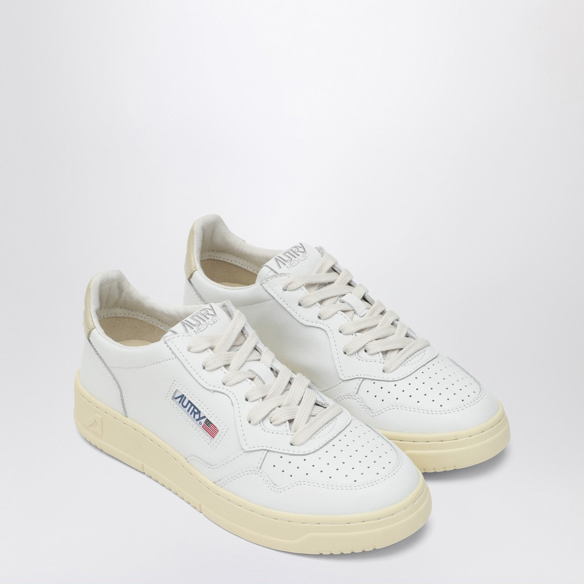 Baskets AUTRY Medalist blanches/mousse