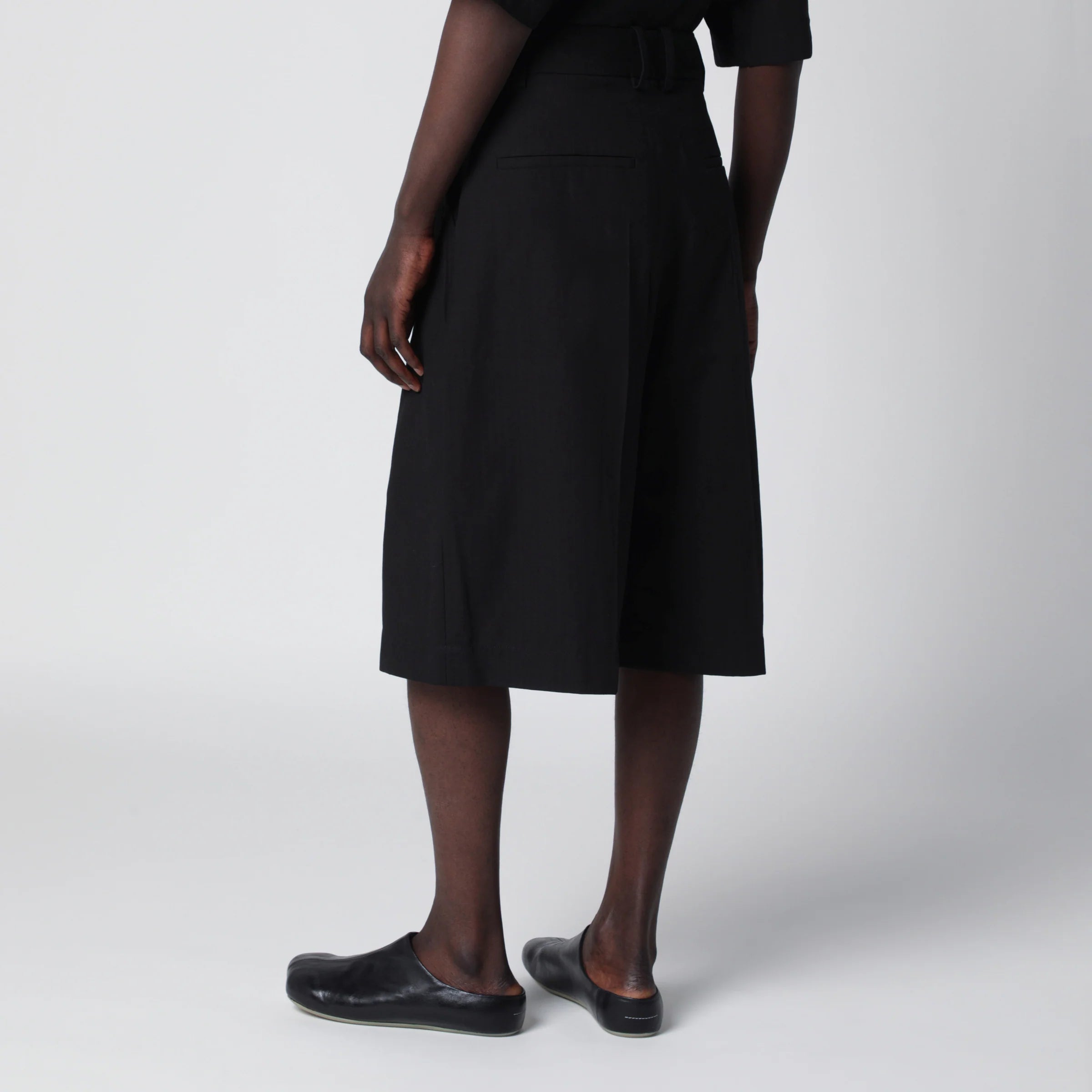 STUDIO NICHOLSON Fowld shorts in cotton blend black